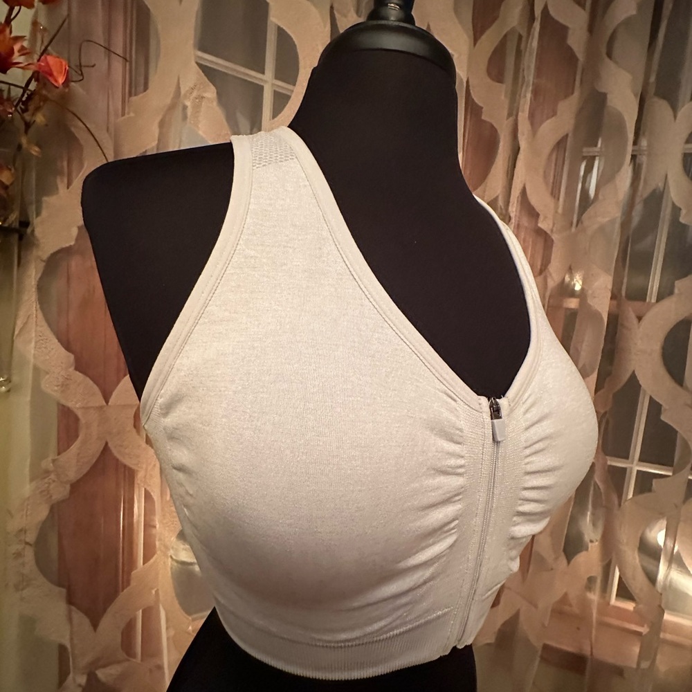 Sports bra - Picture 1 of 8